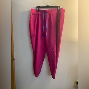 FIGS Zamora jogger in the color raspberry sorbet